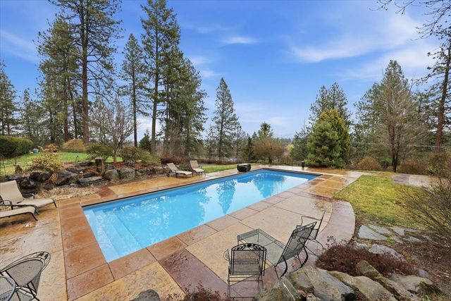 9227 N Mountain View Ln, Spokane, WA 99218