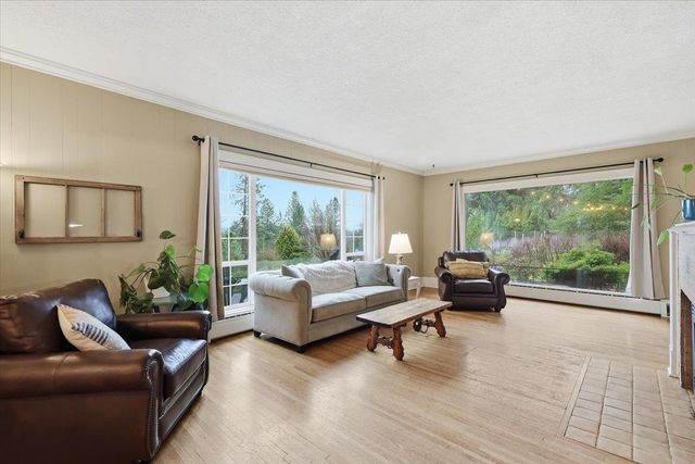 9227 N Mountain View Ln, Spokane, WA 99218