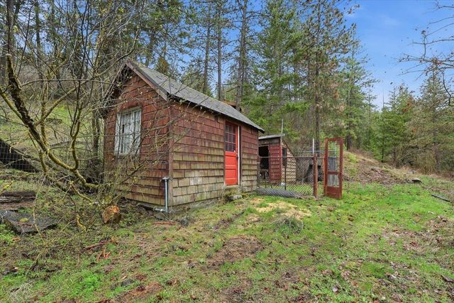 9227 N Mountain View Ln, Spokane, WA 99218