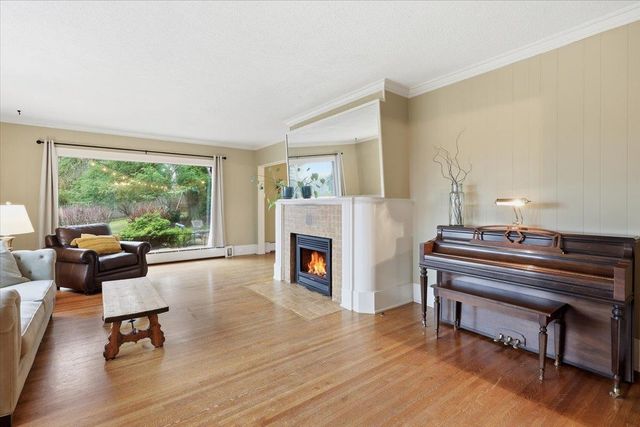 9227 N Mountain View Ln, Spokane, WA 99218