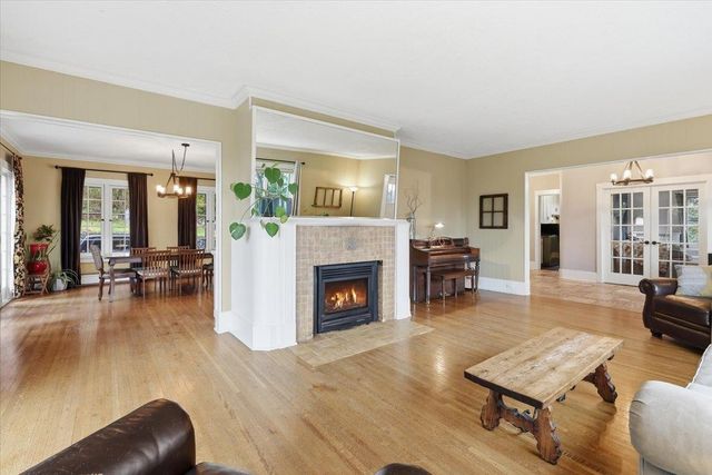 9227 N Mountain View Ln, Spokane, WA 99218