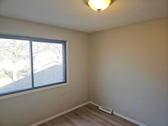 10810 Linwood Forest Drive, Champlin, MN 55316