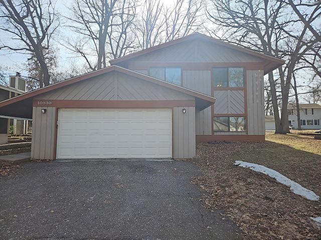 10810 Linwood Forest Drive, Champlin, MN 55316
