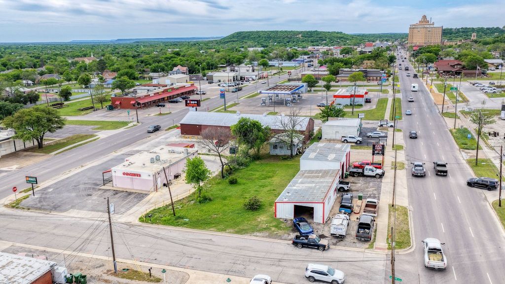 104 SE 12th Avenue, Mineral Wells, TX 76067