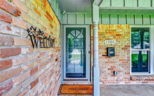 1202 Shadeland Drive, Houston, TX 77043