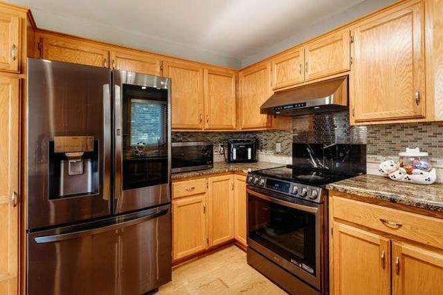 10014 Pin Oak Court N, Brooklyn Park, MN 55443