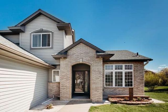 10014 Pin Oak Court N, Brooklyn Park, MN 55443