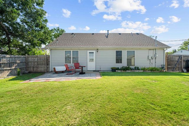 764 Willow Dr, Salina, KS 67401