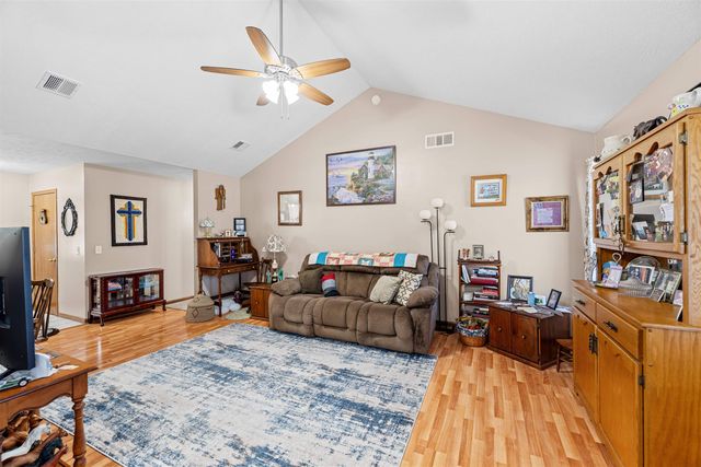 764 Willow Dr, Salina, KS 67401