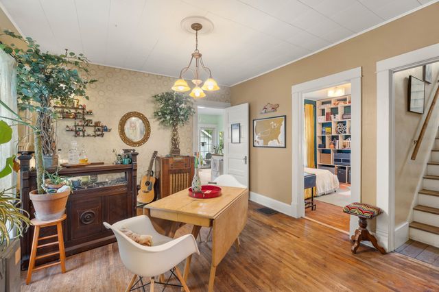 215 S Maple Avenue, Ames, IA 50010