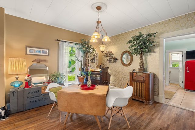 215 S Maple Avenue, Ames, IA 50010
