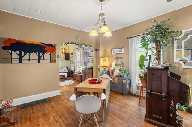 215 S Maple Avenue, Ames, IA 50010