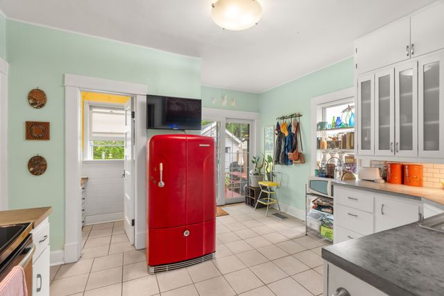 215 S Maple Avenue, Ames, IA 50010