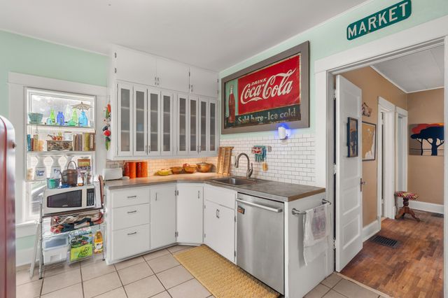215 S Maple Avenue, Ames, IA 50010