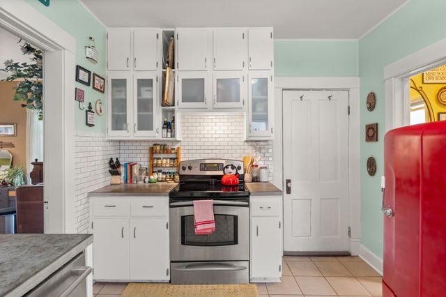 215 S Maple Avenue, Ames, IA 50010