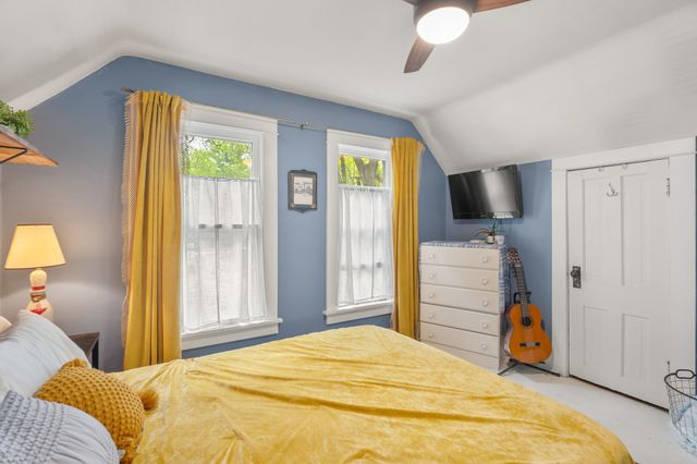 215 S Maple Avenue, Ames, IA 50010