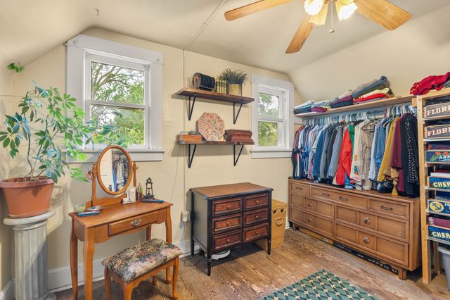 215 S Maple Avenue, Ames, IA 50010