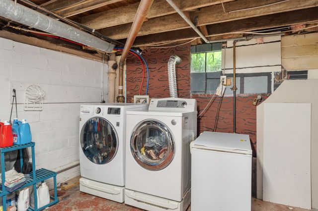 215 S Maple Avenue, Ames, IA 50010