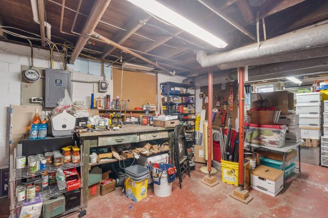 215 S Maple Avenue, Ames, IA 50010