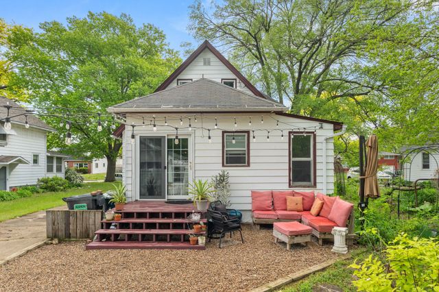 215 S Maple Avenue, Ames, IA 50010
