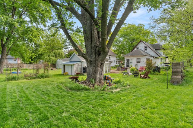 215 S Maple Avenue, Ames, IA 50010