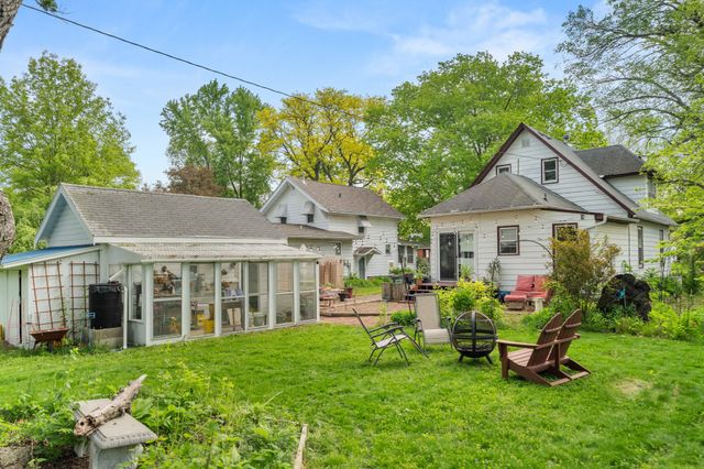 215 S Maple Avenue, Ames, IA 50010