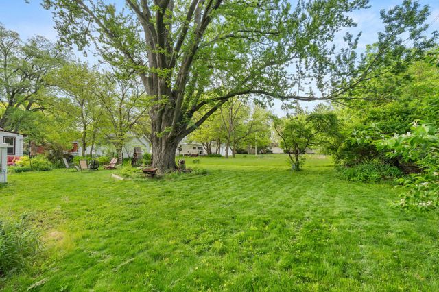 215 S Maple Avenue, Ames, IA 50010