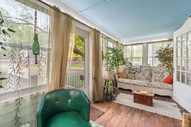 215 S Maple Avenue, Ames, IA 50010