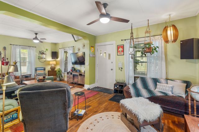 215 S Maple Avenue, Ames, IA 50010