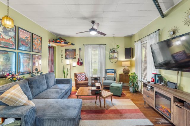 215 S Maple Avenue, Ames, IA 50010