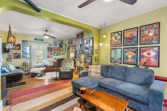 215 S Maple Avenue, Ames, IA 50010