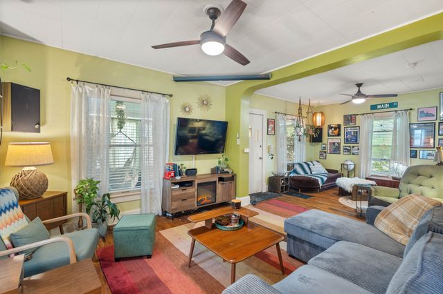 215 S Maple Avenue, Ames, IA 50010