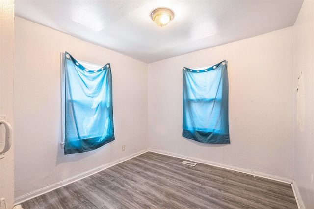 933 E Foss Avenue, Flint, MI 48505