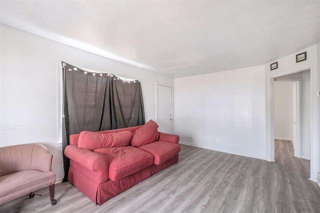 933 E Foss Avenue, Flint, MI 48505
