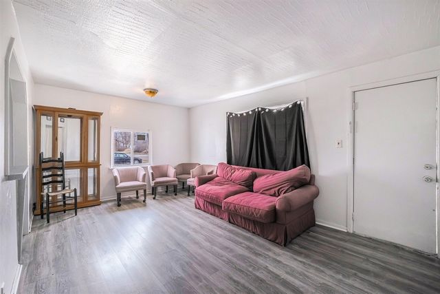 933 E Foss Avenue, Flint, MI 48505