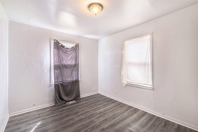 933 E Foss Avenue, Flint, MI 48505