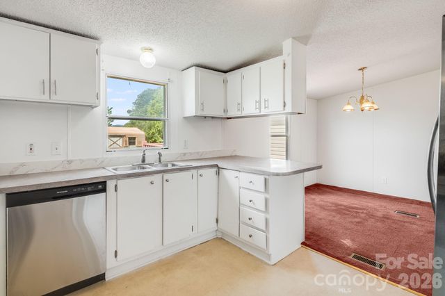 505 Crescent Way, Horse Shoe, NC 28742