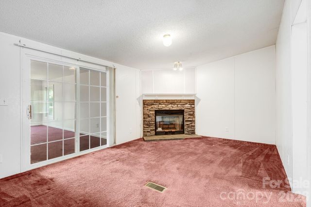 505 Crescent Way, Horse Shoe, NC 28742