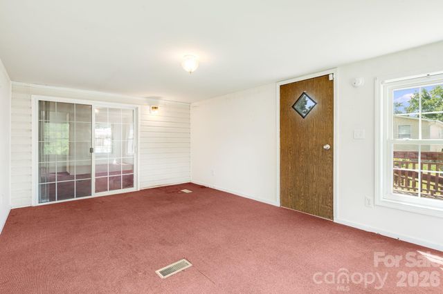 505 Crescent Way, Horse Shoe, NC 28742