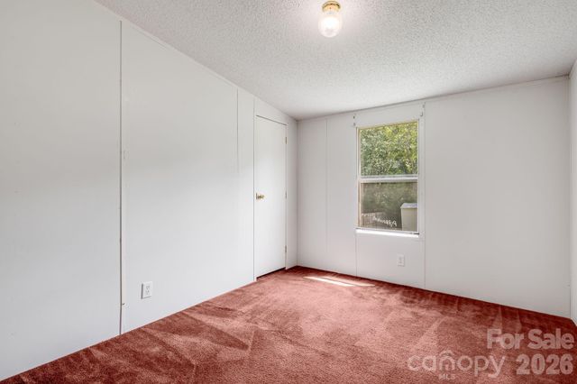 505 Crescent Way, Horse Shoe, NC 28742