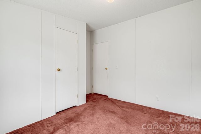 505 Crescent Way, Horse Shoe, NC 28742