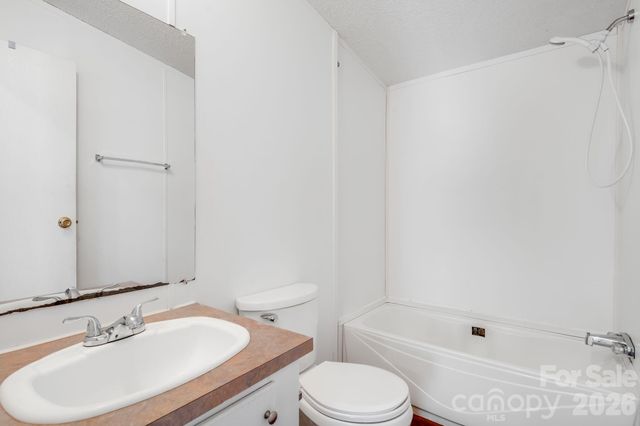 505 Crescent Way, Horse Shoe, NC 28742