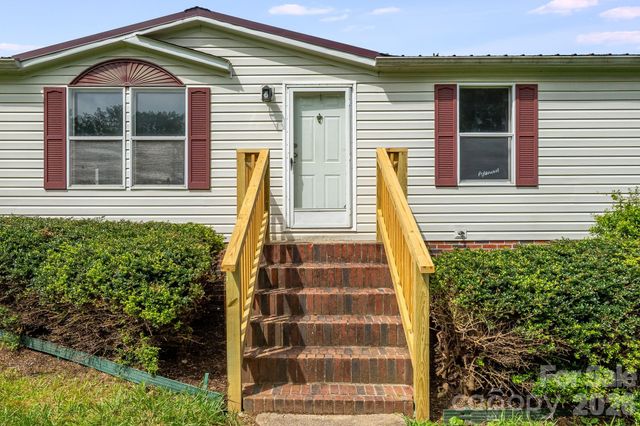 505 Crescent Way, Horse Shoe, NC 28742