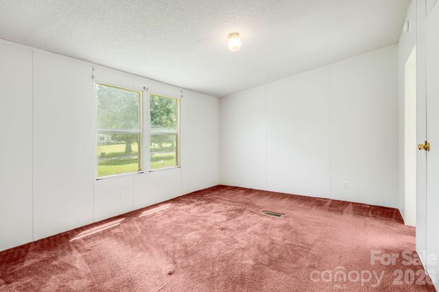 505 Crescent Way, Horse Shoe, NC 28742
