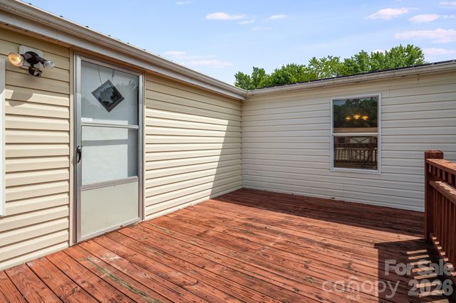 505 Crescent Way, Horse Shoe, NC 28742