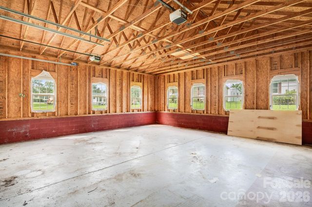 505 Crescent Way, Horse Shoe, NC 28742