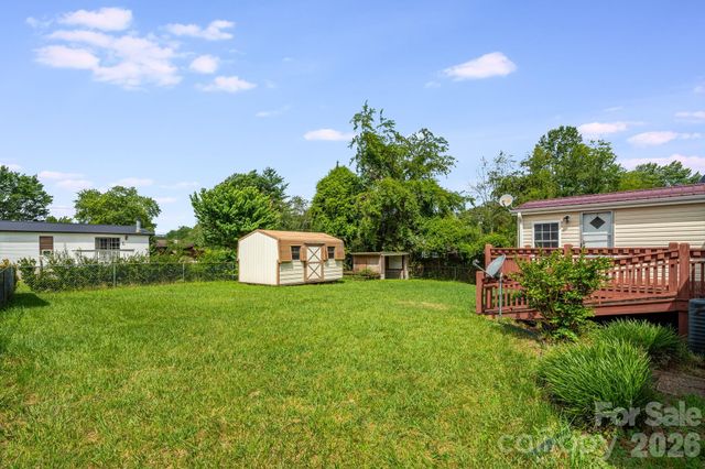 505 Crescent Way, Horse Shoe, NC 28742
