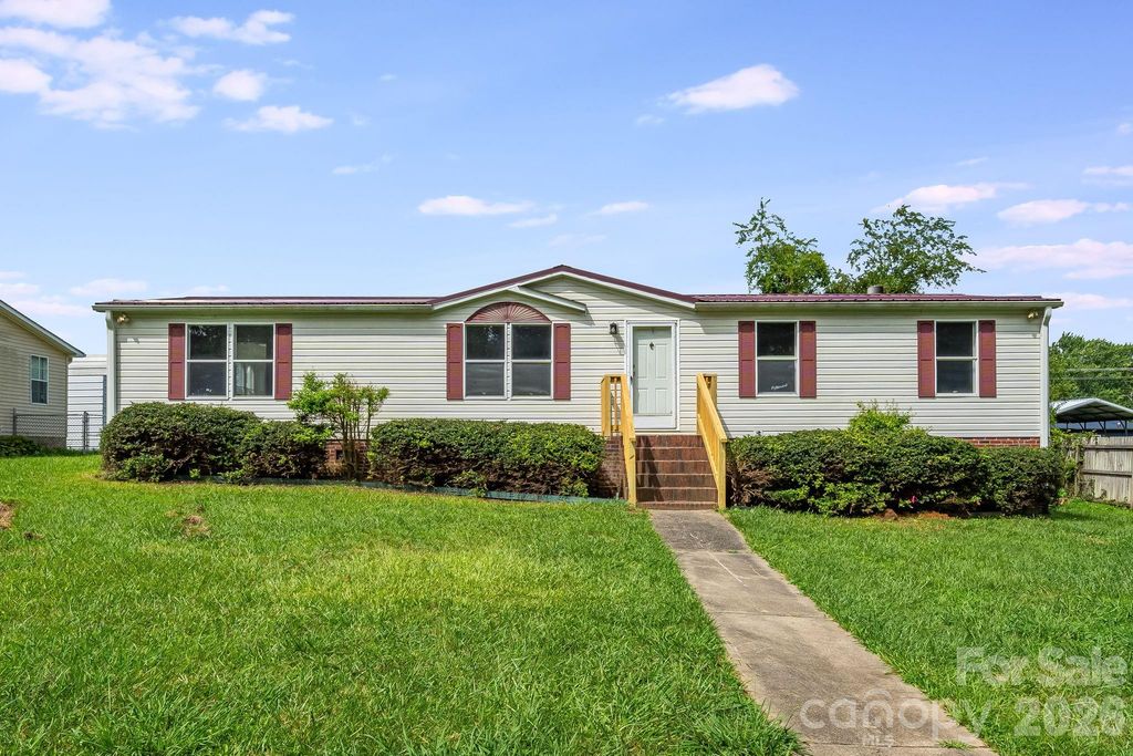 505 Crescent Way, Horse Shoe, NC 28742