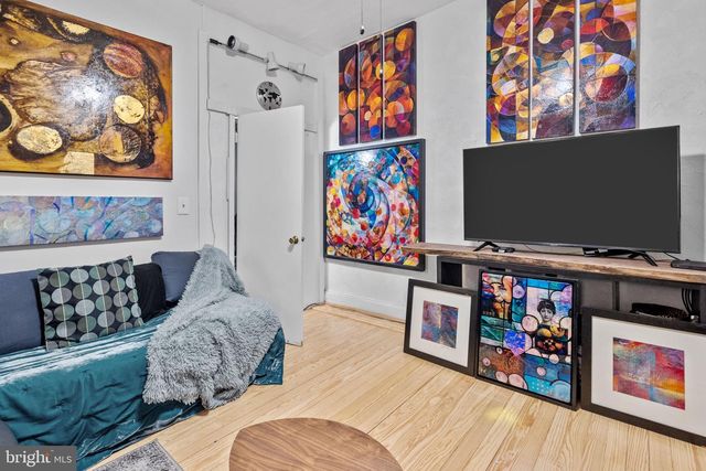 703 S 6TH ST, Philadelphia, PA 19147