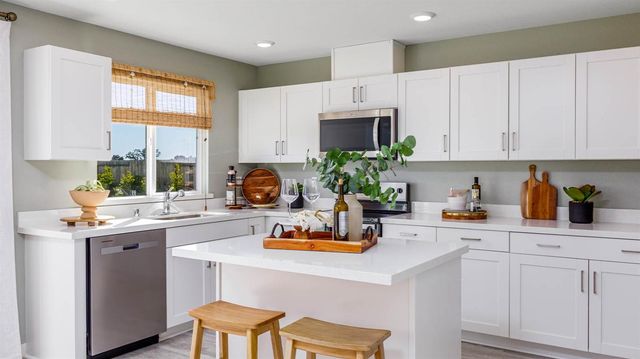 525 Foxtail Ct, Roseville, CA 95747